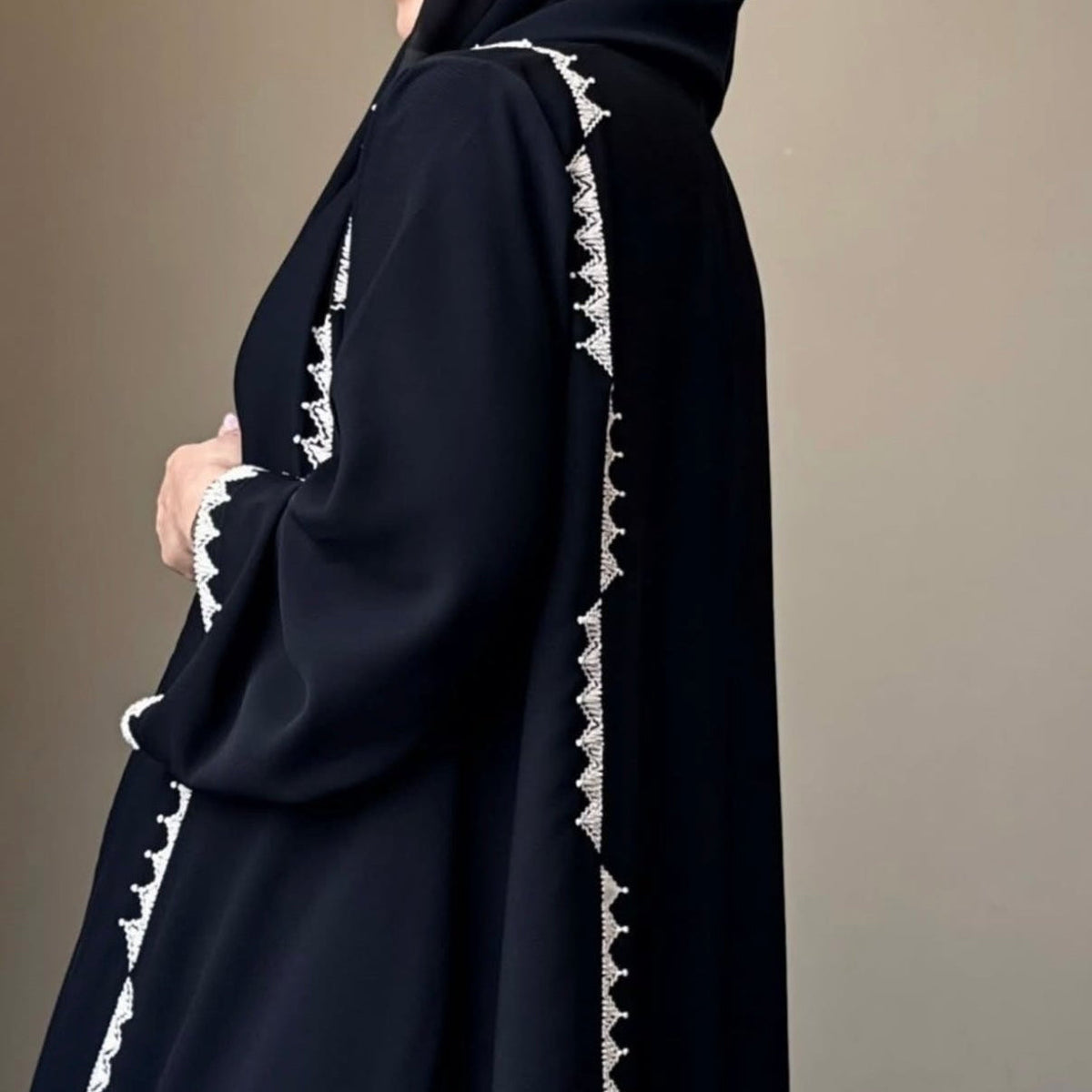 Zigzag Embroidered Abaya